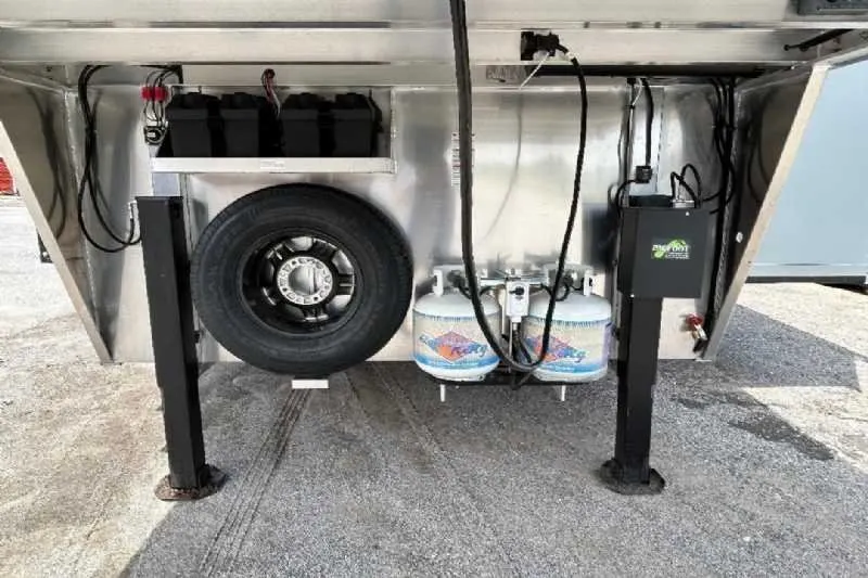 New 2024 Lakota 8313RKBGLQ Charger 3 Horse Trailer with 13′ Short Wall — view 9