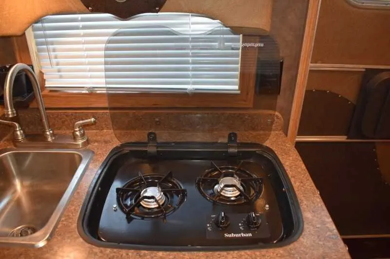 2015 Exiss 7308LQ 3 Horse Trailer with 8′ Short Wall — view 11