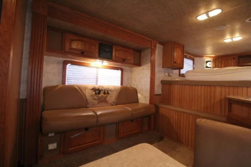 2008 Lakota 8415 w/Slide out 4 Horse Trailer — view 9