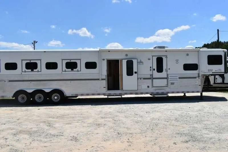 2005 Sundowner Sunlite 6LQ Horse Trailer with 11′ Short Wall 725 Grand Sierra 8612GLQ MidTack — view 6