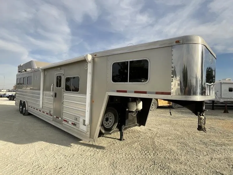 2014 Logan Coach RAZ4GNHDLQ 40′ 4 horse Razor GN Horse Trailer**WITH WALK IN CLOSET** — view 4