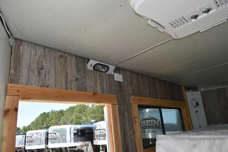 Used 2005 Silver Star 2HGNLQ 2 Horse Trailer with 4′ Short Wall — view 11