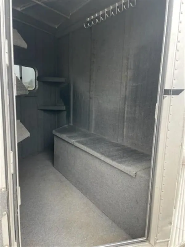 1999 Elite Custom 3 Horse Trailer — view 11