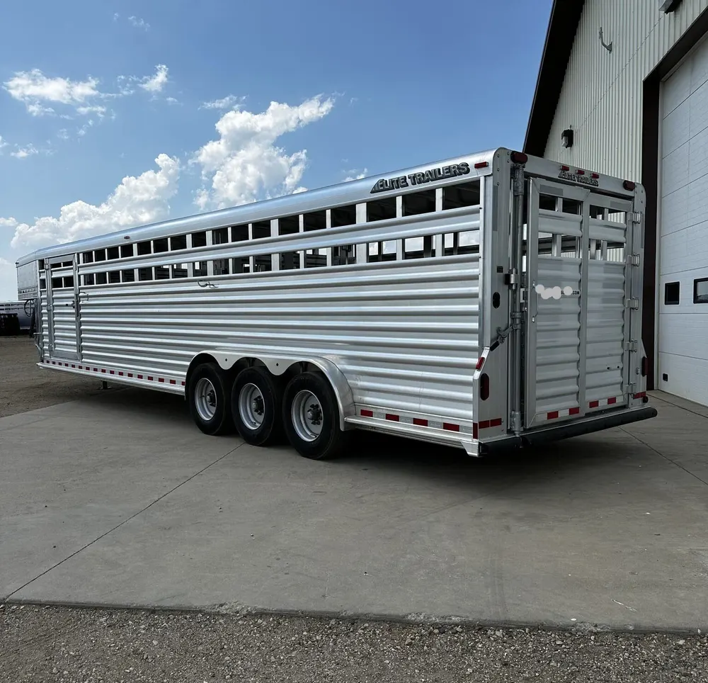 New 2024 Elite Trailers 32FT TRIPLE AXLE STOCK TRAILER W/ 3 COMPARTMENTS — view 3