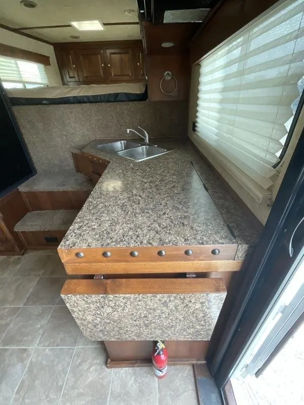 2014 Logan Coach RAZ4GNHDLQ 40′ 4 horse Razor GN Horse Trailer**WITH WALK IN CLOSET** — view 11