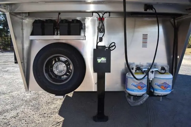 2022 Lakota Charger LQ 2 Horse Trailer with 9′ Short Wall — view 5