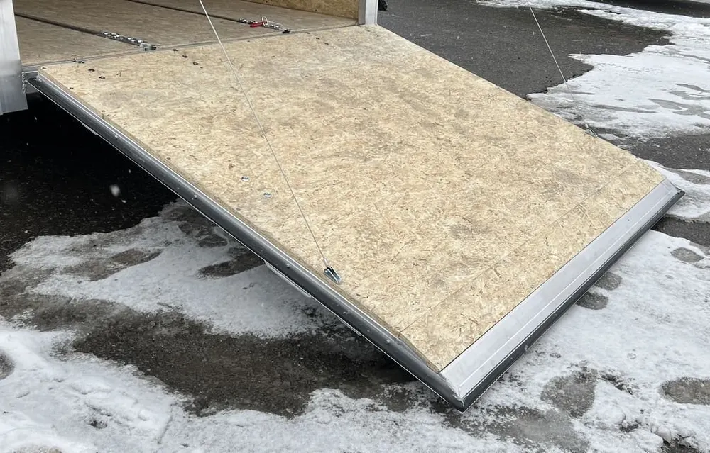 2024 E-Z Hauler 7×24 Aluminum 4-Place Drive In/Out w/Tapered Ramps, Rear Canopy — view 12
