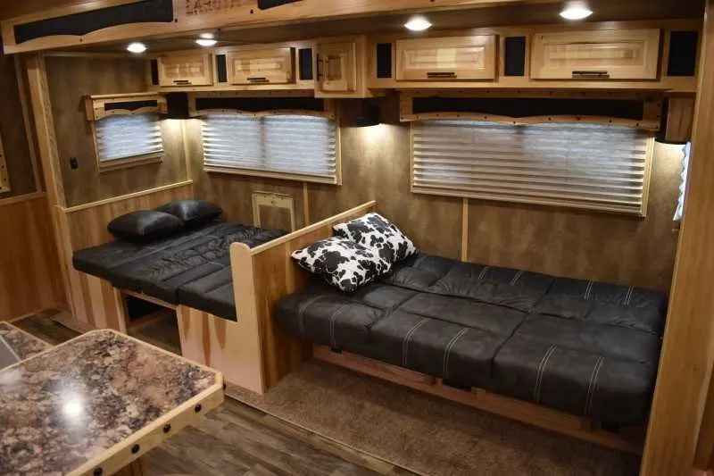 2021 Lakota Bighorn 8418GLQUG 4 Horse Trailer with 18′ Short Wall — view 8