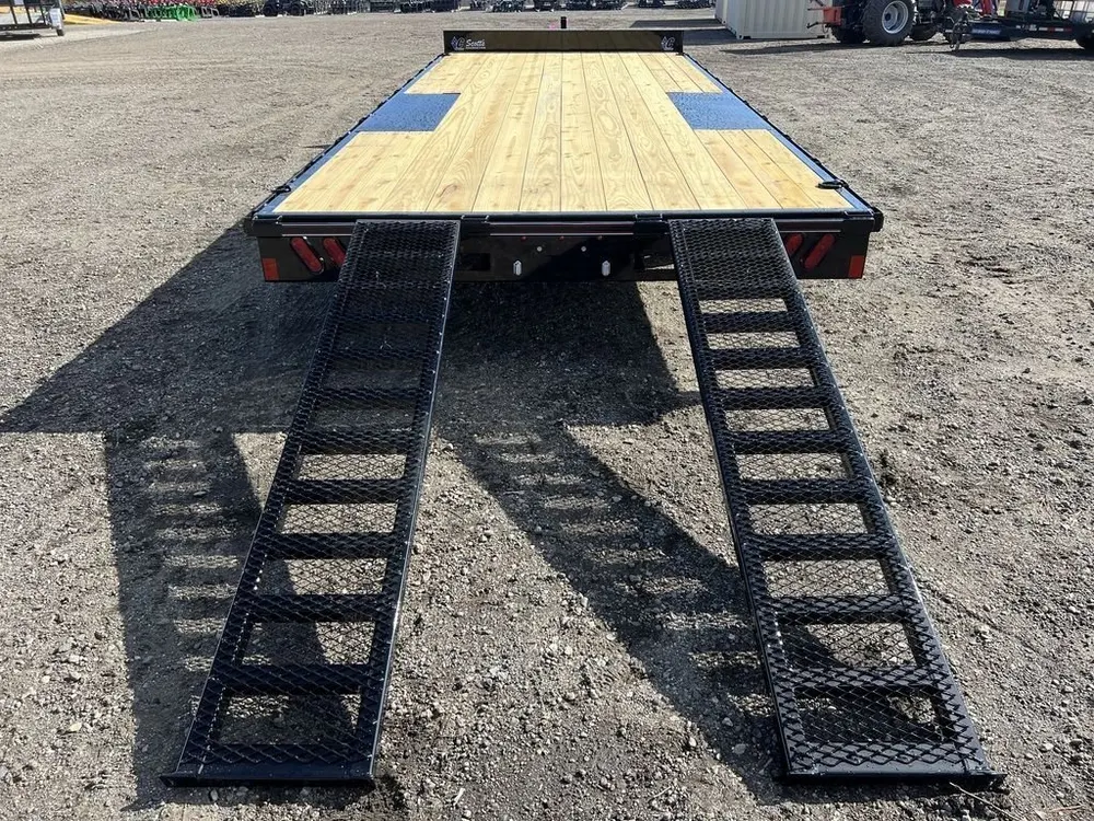 2024 Diamond C 8.5×20 7K Deckover Trailer w/Slide-In Ramps — view 11