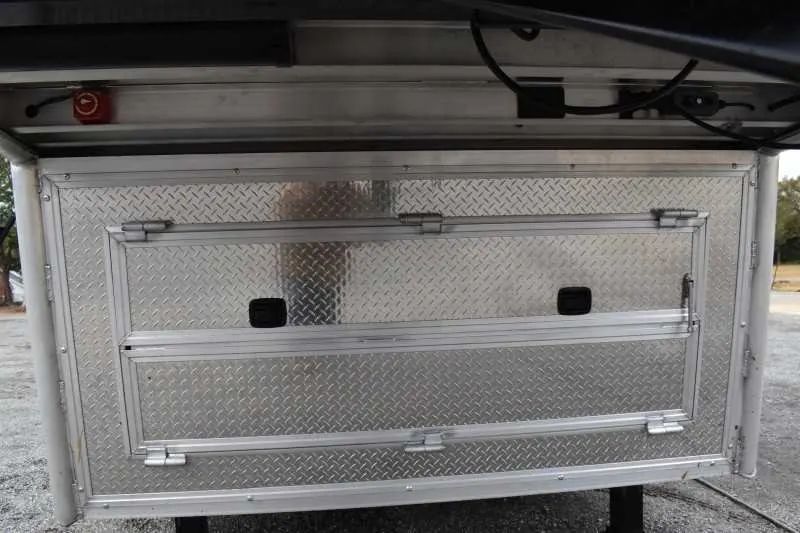 2021 Lakota Bighorn 8418GLQUG 4 Horse Trailer with 18′ Short Wall — view 2