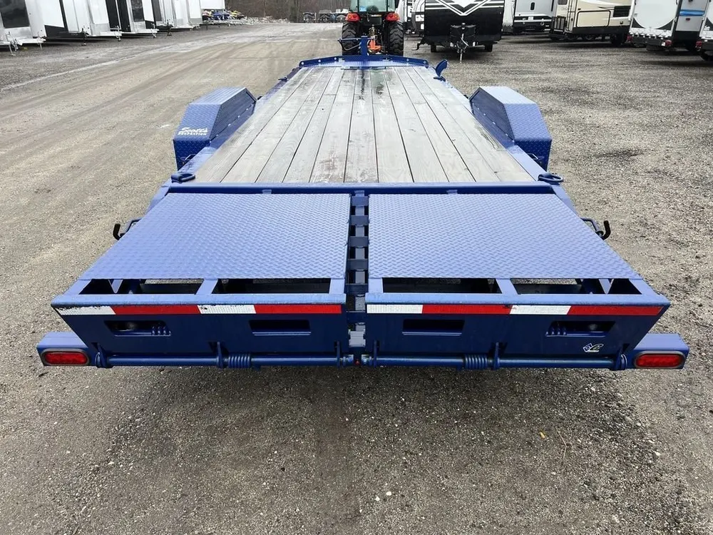 2022 Diamond C 7×24 20K Low Profile Equipment Trailer w/Max Ramps — view 3