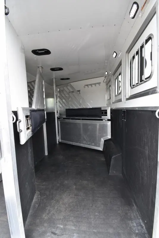 2018 Lakota Bighorn 3 Horse Living Quarters — view 7