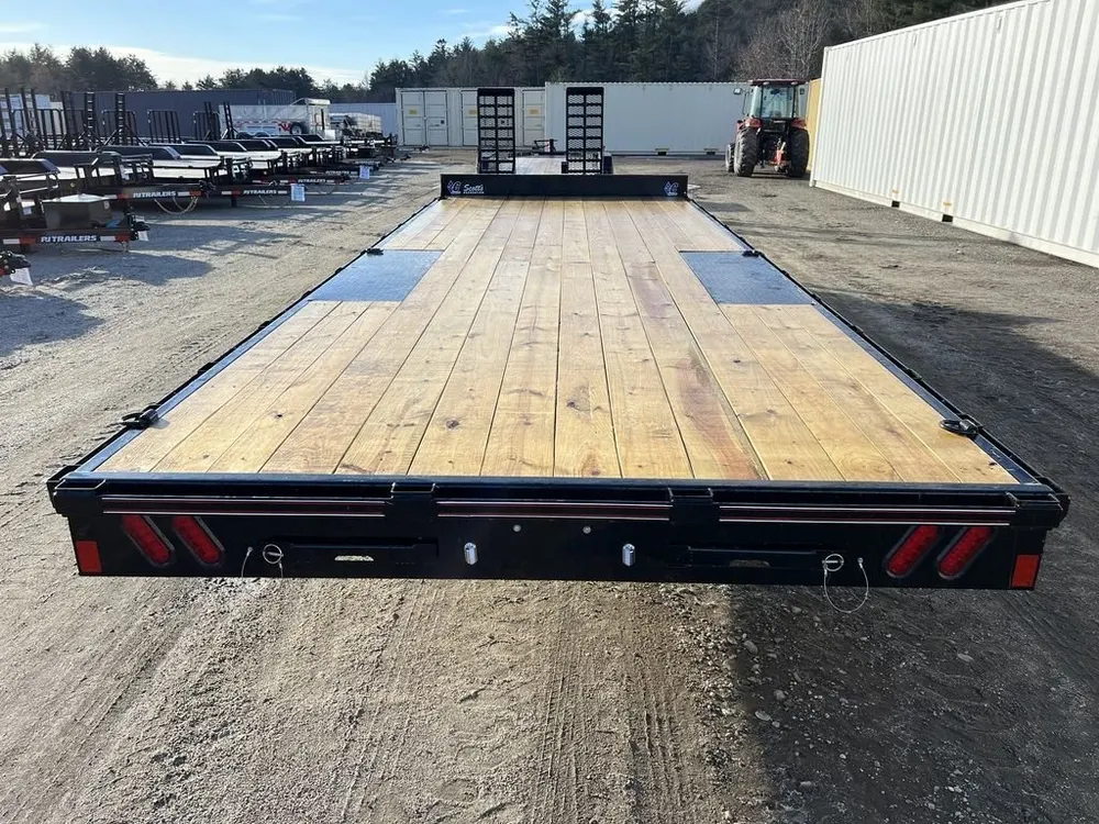 2024 Diamond C 8.5×22 7K Deckover Trailer w/Slide-In Ramps — view 5