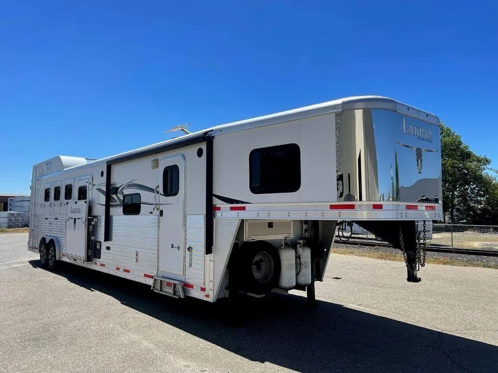 2015 Lakota Bighorn Edition 8414 4 Horse Trailer With Living Quarters “1 Slide” — view 2