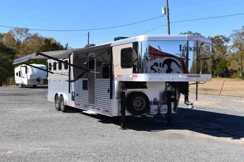 2015 Lakota 8411GLQ 4 Horse Trailer with 11′ Short Wall — view 5