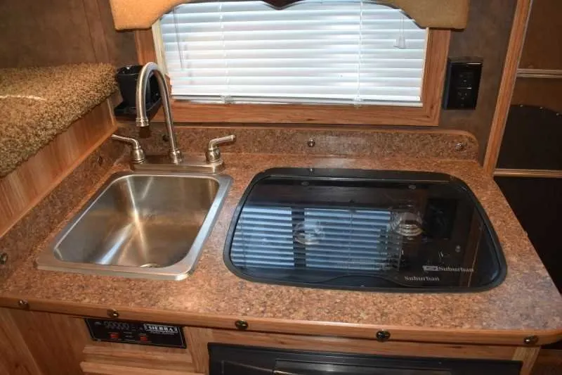 2015 Exiss 7308LQ 3 Horse Trailer with 8′ Short Wall — view 10