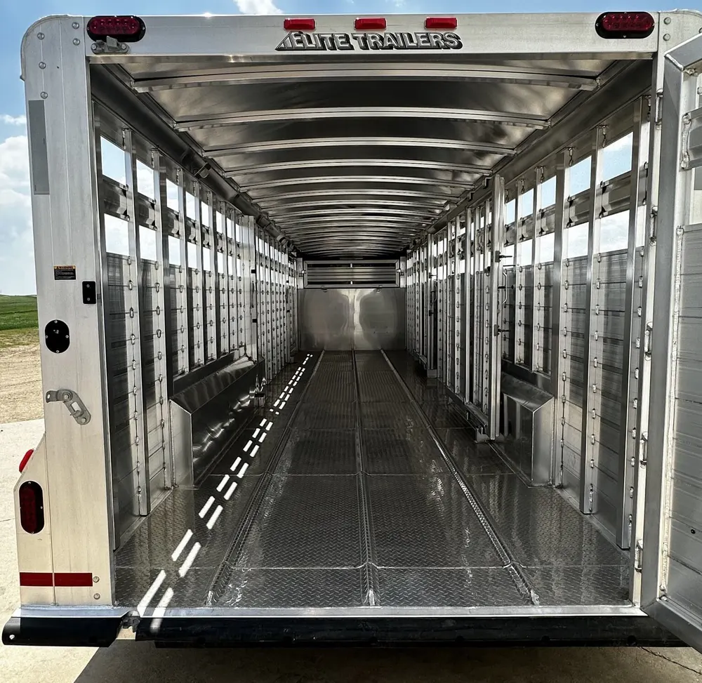 New 2024 Elite Trailers 32FT TRIPLE AXLE STOCK TRAILER W/ 3 COMPARTMENTS — view 11