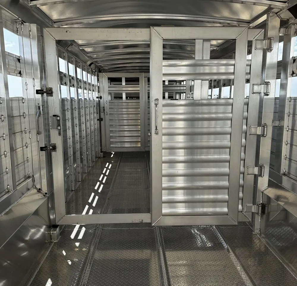 New 2024 Elite Trailers 32FT TRIPLE AXLE STOCK TRAILER W/ 3 COMPARTMENTS — view 12