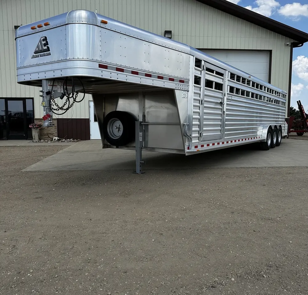 New 2024 Elite Trailers 32FT TRIPLE AXLE STOCK TRAILER W/ 3 COMPARTMENTS — view 2