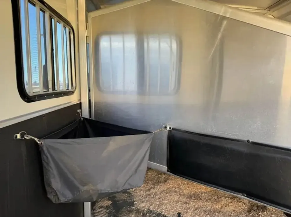 2008 Exiss Sport ES 30B 3 horse slant horse trailer — view 5