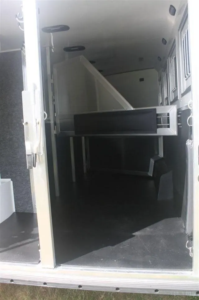 2019 Lakota Charger 4 Horse LQ with 15′ Short Wall — view 11