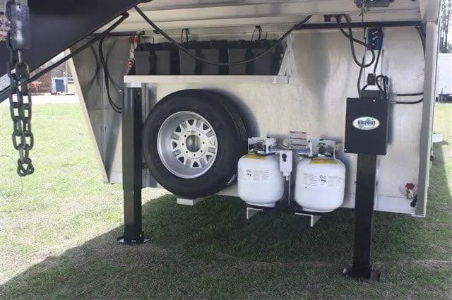 2019 Lakota Charger 4 Horse LQ with 15′ Short Wall — view 4