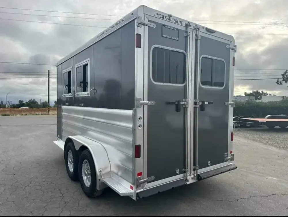 2012 Featherlite 9400 2 Horse Trailer — view 3