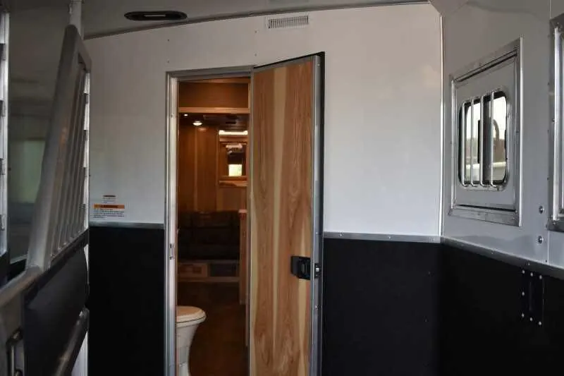 2021 Lakota BIGHORN 8316SRGLQ 3 Horse Trailer with 16′ Short Wall — view 10