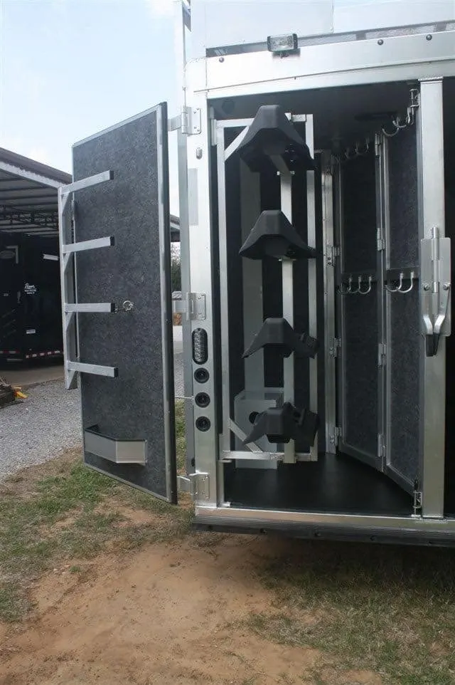 2019 Lakota Charger 4 Horse LQ with 15′ Short Wall — view 8