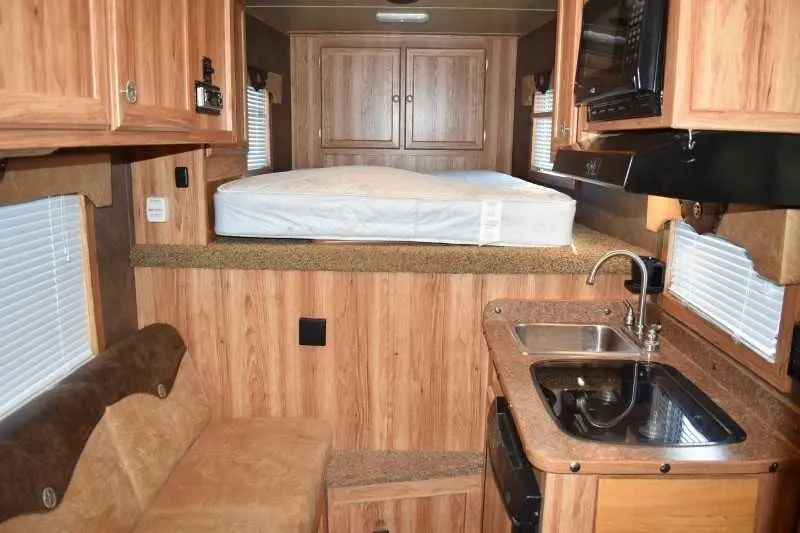 2015 Exiss 7308LQ 3 Horse Trailer with 8′ Short Wall — view 8