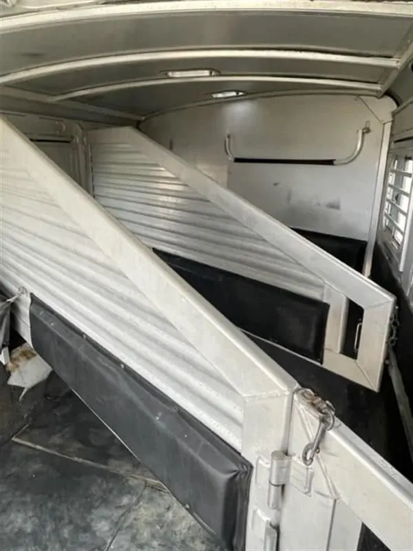 1999 Elite Custom 3 Horse Trailer — view 6
