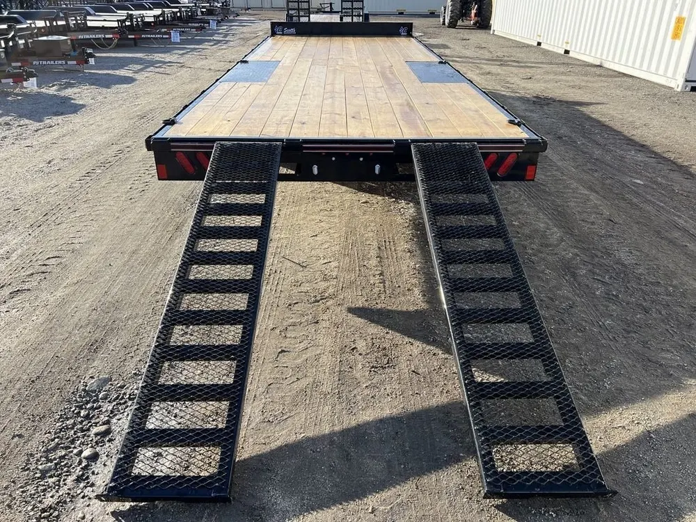 2024 Diamond C 8.5×22 7K Deckover Trailer w/Slide-In Ramps — view 9