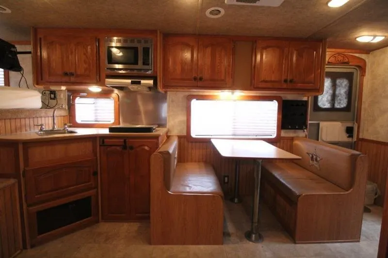 2008 Lakota 8415 w/Slide out 4 Horse Trailer — view 11