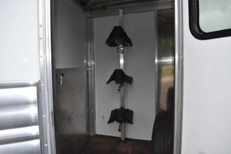 2012 CM 3HBP 3 Horse Trailer — view 10