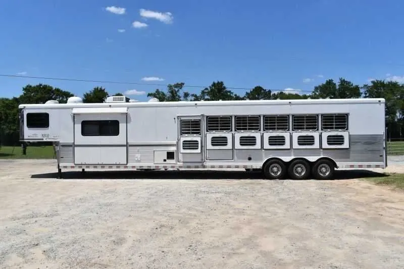 2005 Sundowner Sunlite 6LQ Horse Trailer with 11′ Short Wall 725 Grand Sierra 8612GLQ MidTack — view 4