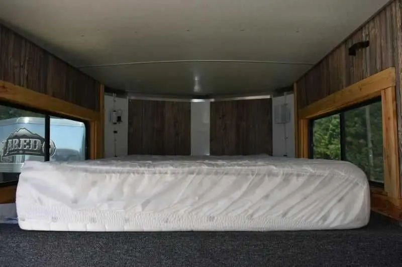 Used 2005 Silver Star 2HGNLQ 2 Horse Trailer with 4′ Short Wall — view 10