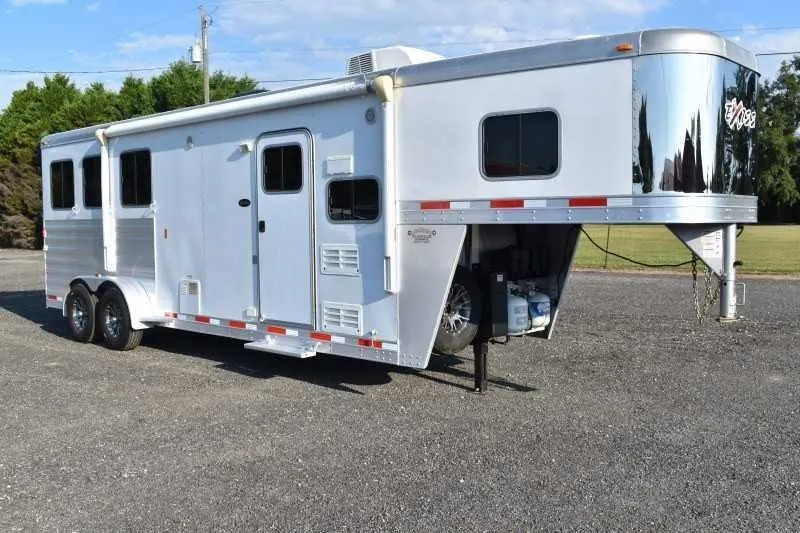 2015 Exiss 7308LQ 3 Horse Trailer with 8′ Short Wall — view 3