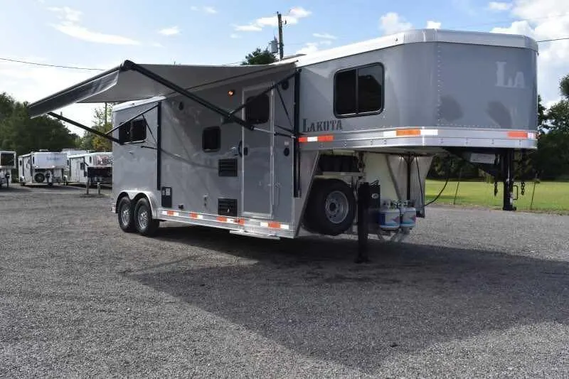 2020 Lakota Colt 8209SO 2 Horse Trailer with 9′ Short Wall — view 6