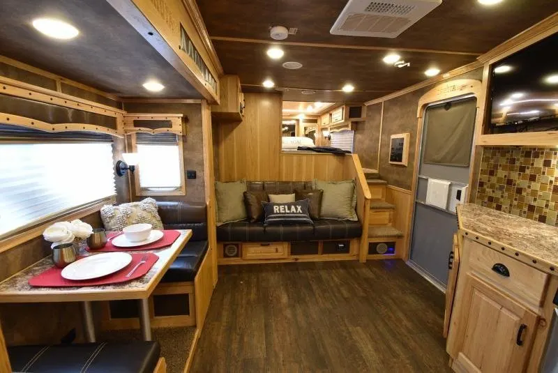 2018 Lakota Bighorn 3 Horse Living Quarters — view 12