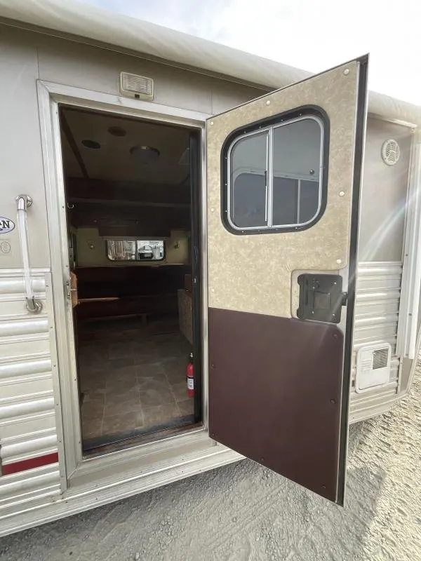 2014 Logan Coach RAZ4GNHDLQ 40′ 4 horse Razor GN Horse Trailer**WITH WALK IN CLOSET** — view 8