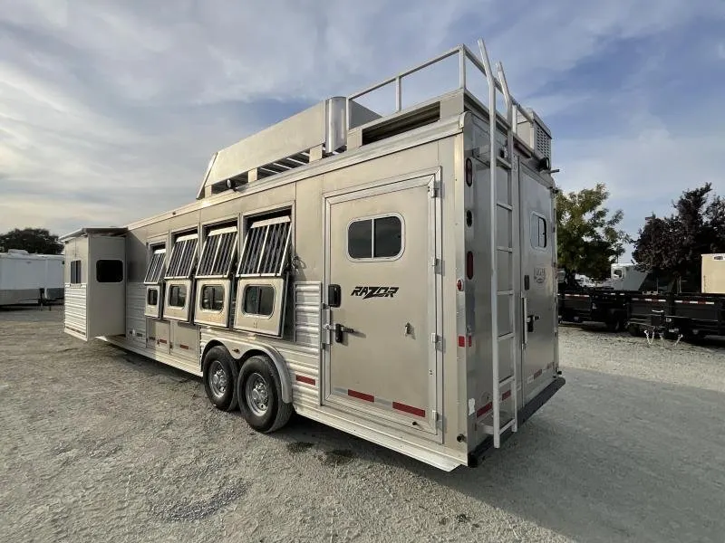 2014 Logan Coach RAZ4GNHDLQ 40′ 4 horse Razor GN Horse Trailer**WITH WALK IN CLOSET** — view 5