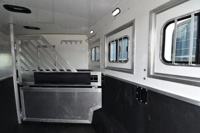 2018 Lakota Bighorn 3 Horse Living Quarters — view 9