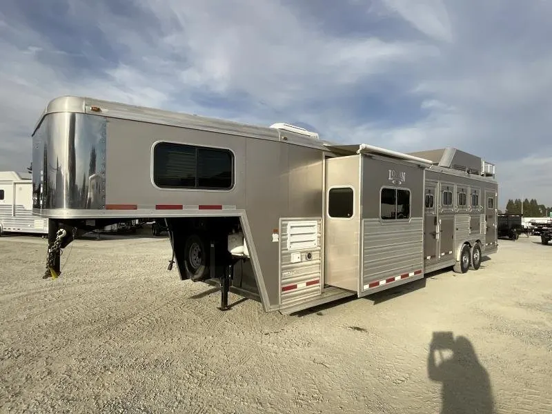 2014 Logan Coach RAZ4GNHDLQ 40′ 4 horse Razor GN Horse Trailer**WITH WALK IN CLOSET** — view 3