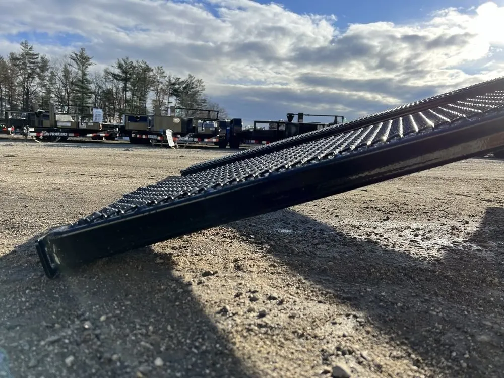 2024 Diamond C 8.5×22 7K Deckover Trailer w/Slide-In Ramps — view 10