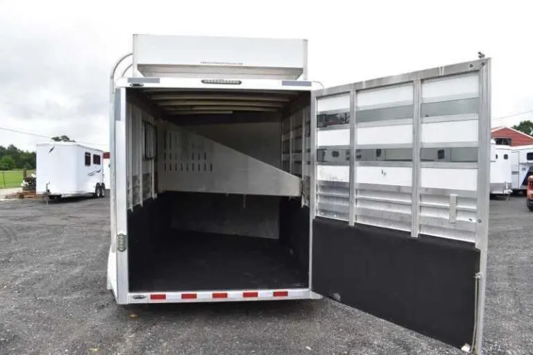2012 CM 3HBP 3 Horse Trailer — view 4