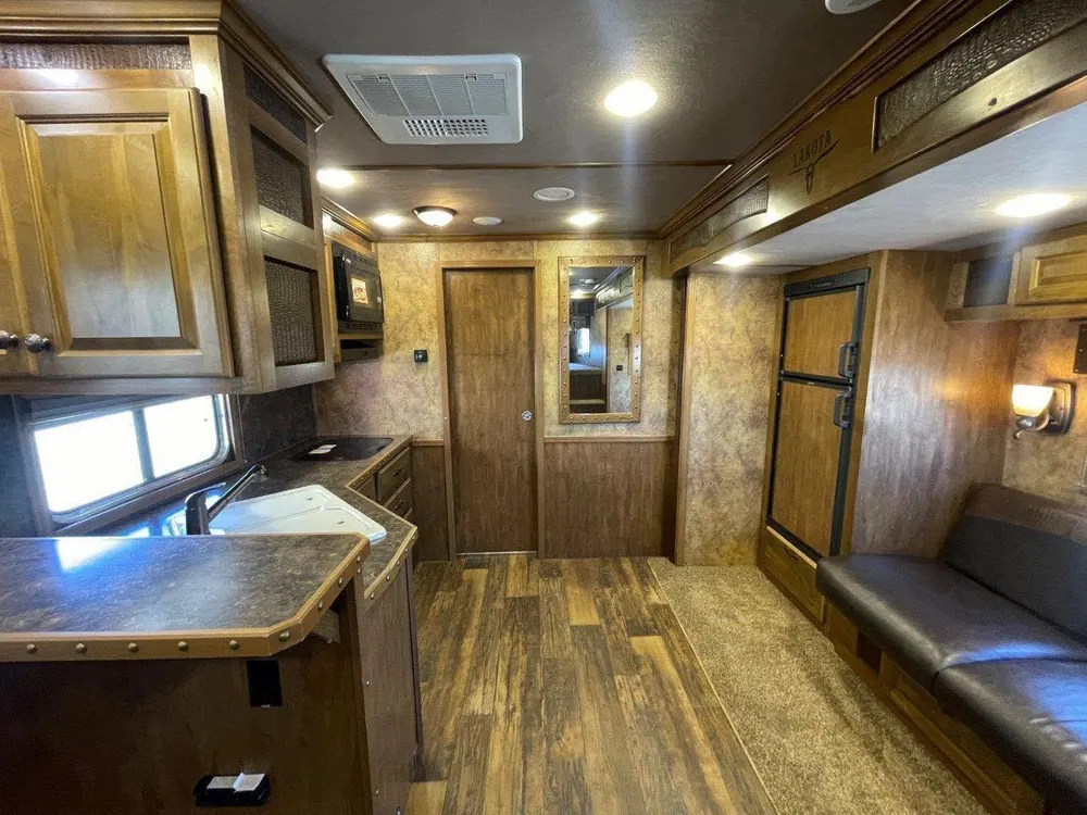 2015 Lakota Bighorn Edition 8414 4 Horse Trailer With Living Quarters “1 Slide” — view 10