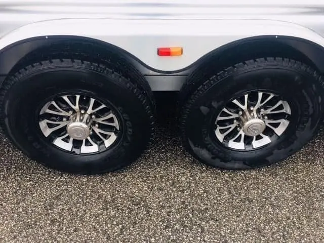 2018 Platinum Coach 3 Horse Bumper Pull — view 2