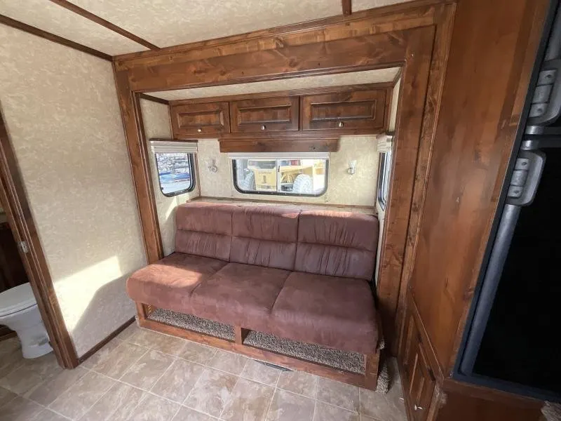 2014 Logan Coach RAZ4GNHDLQ 40′ 4 horse Razor GN Horse Trailer**WITH WALK IN CLOSET** — view 10