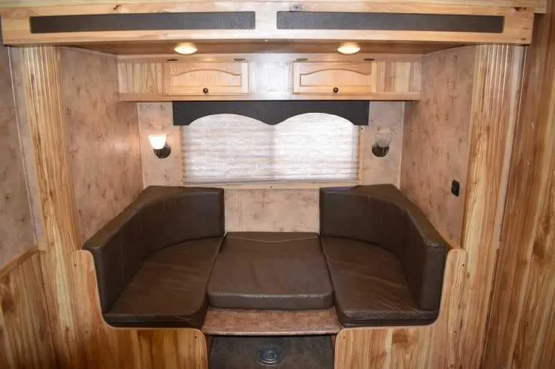 2015 Lakota 8411GLQ 4 Horse Trailer with 11′ Short Wall — view 11