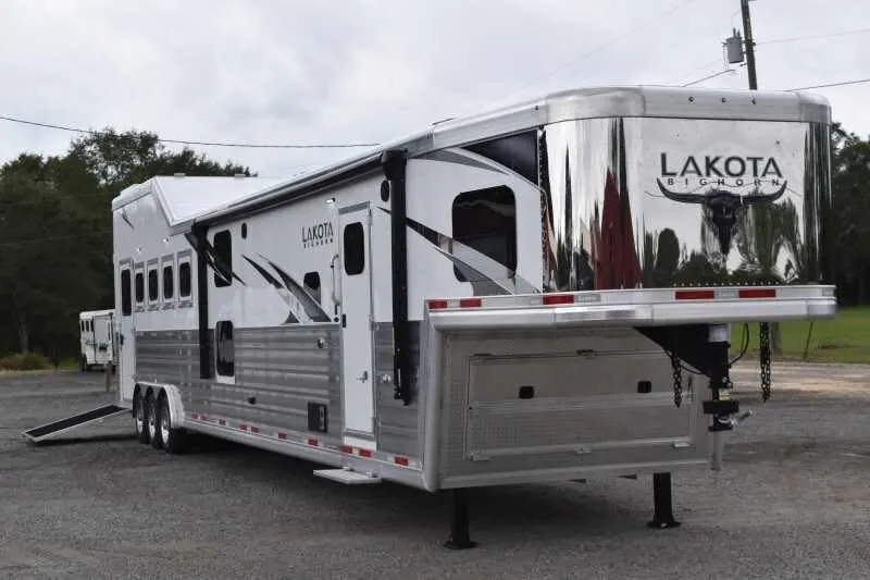 2021 Lakota BigHorn 8519TBB 5 Horse Trailer with 19′ Short Wall — view 4